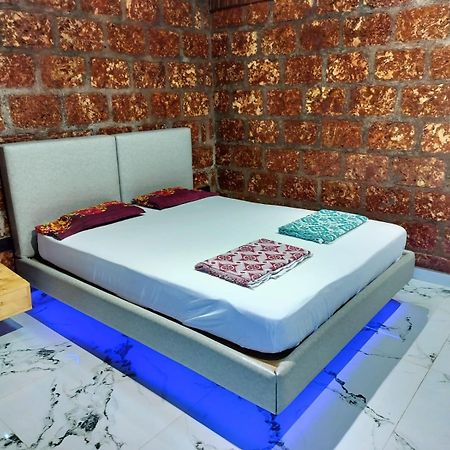 Saka Kadams Home Stay Guhagar Ngoại thất bức ảnh